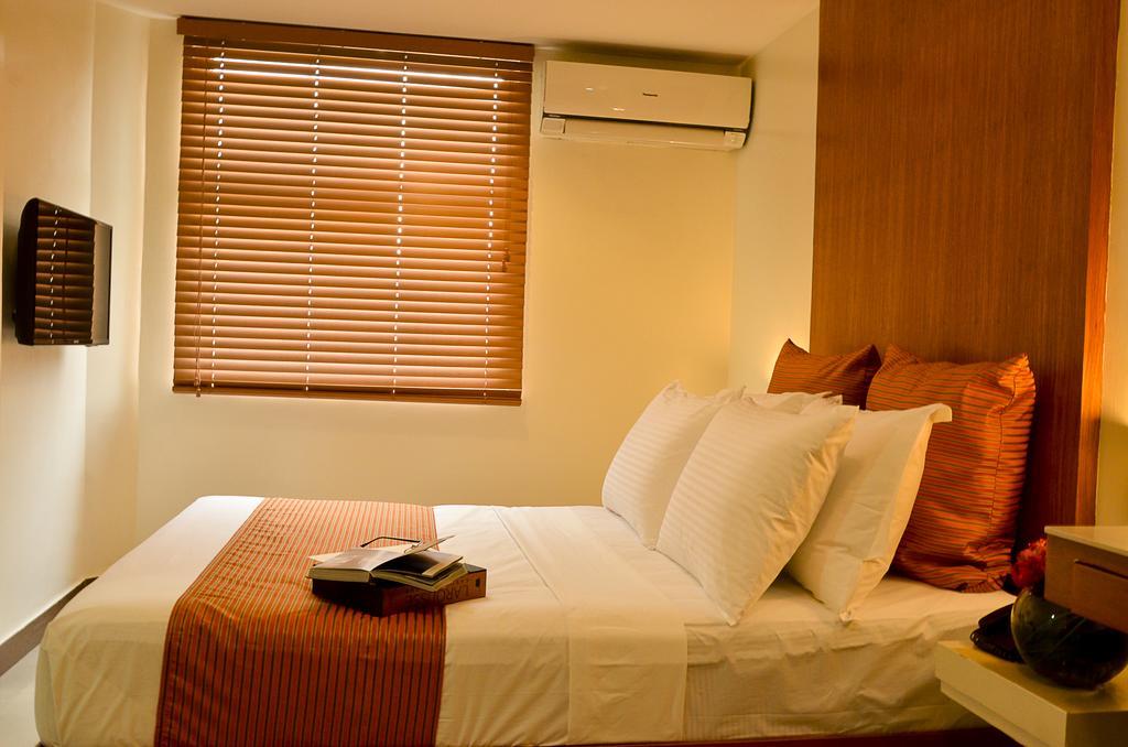 Pghi Hotel Quezon City Esterno foto