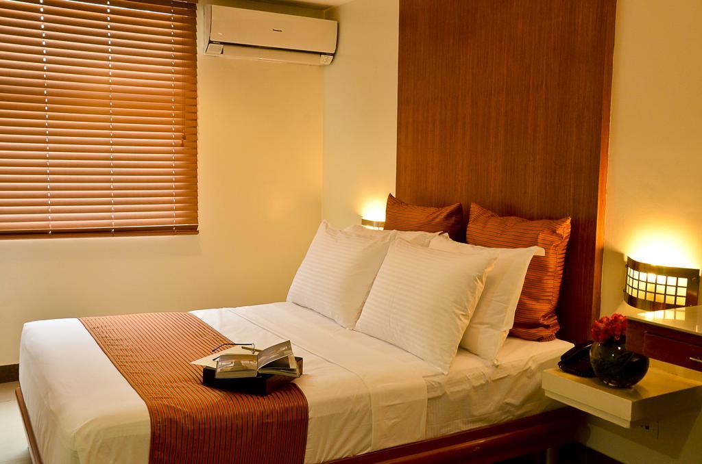 Pghi Hotel Quezon City Esterno foto