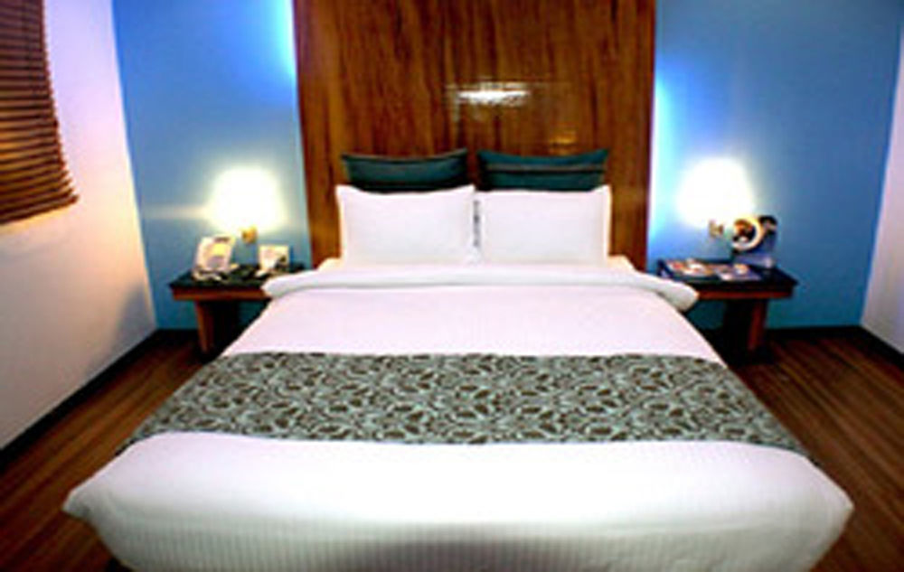 Pghi Hotel Quezon City Esterno foto