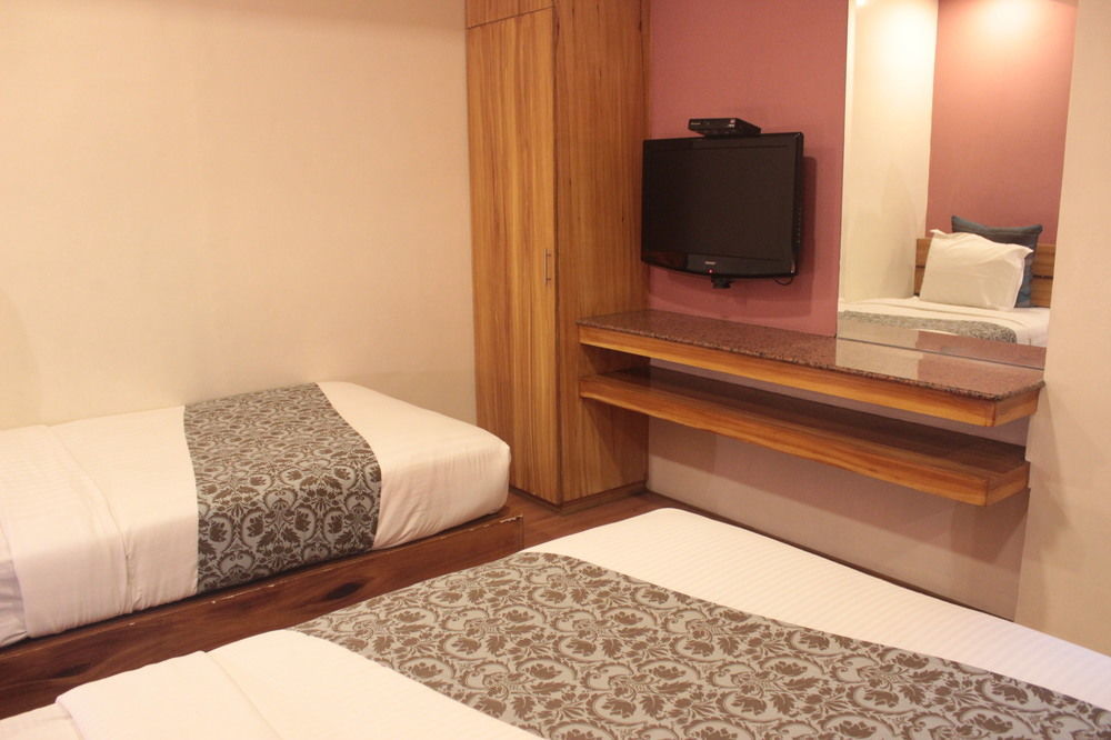 Pghi Hotel Quezon City Esterno foto