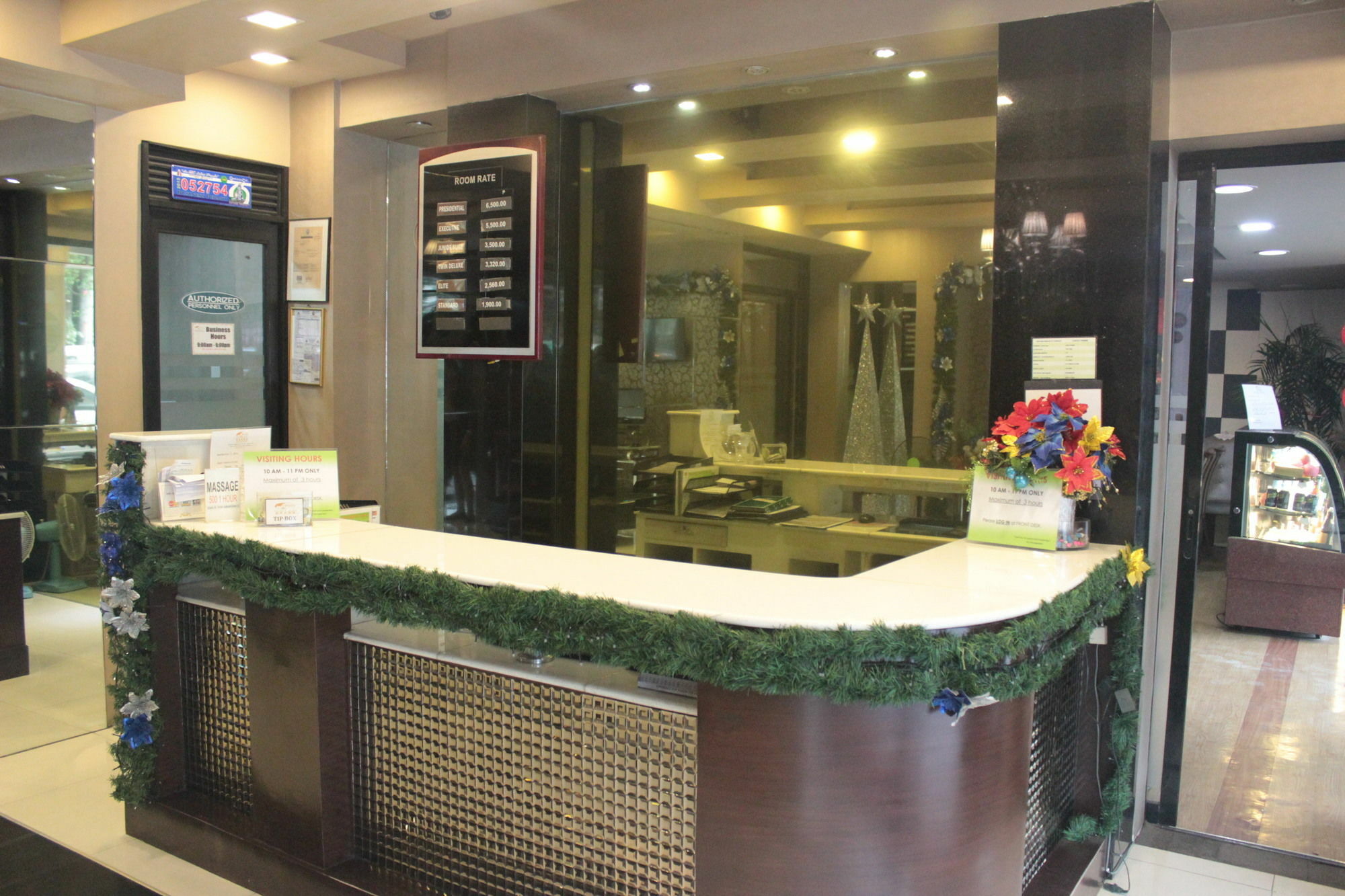 Pghi Hotel Quezon City Esterno foto